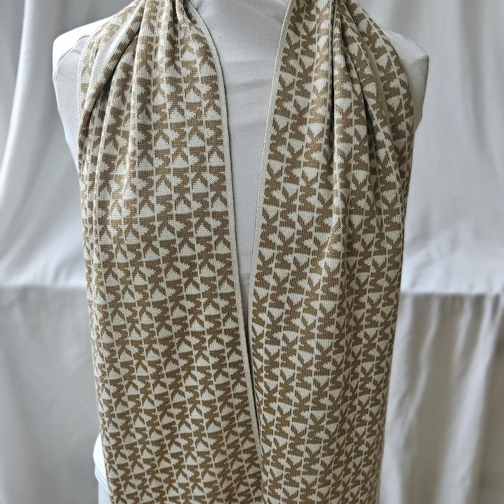 Brand New Michael Kors Monogram Ivory & Beige Lightweight Hat & Scarf Set